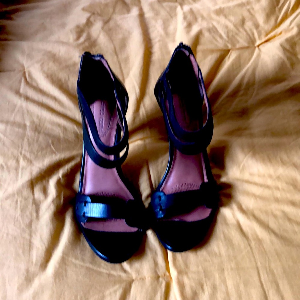 Beautiful Italian Corso Comp sandals only worn twice.